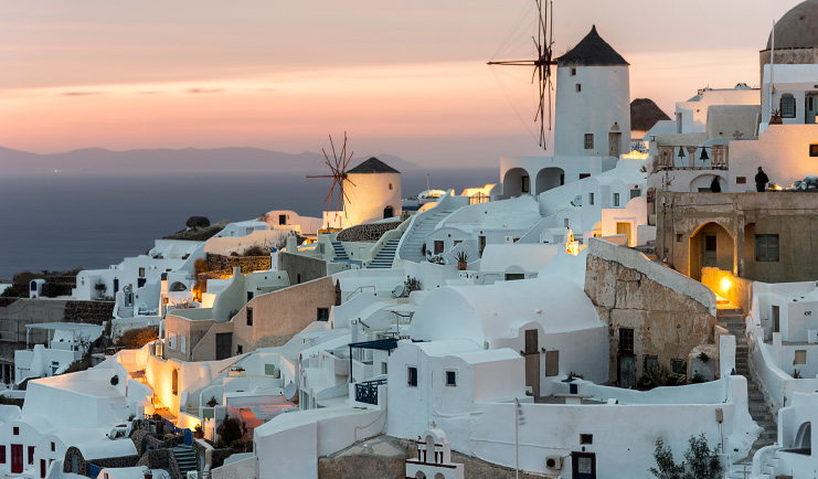 what’s the best way to get around Santorini?